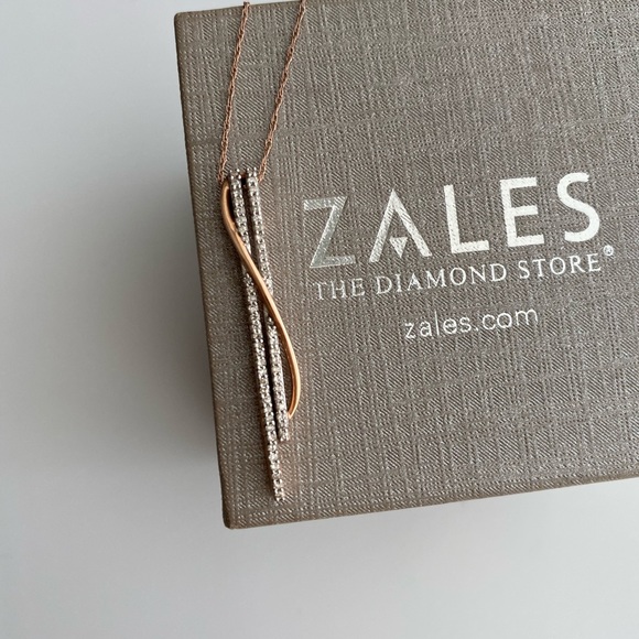 🚫SOLD🚫 ZALES 10K rose gold and diamond necklace - Picture 2 of 8